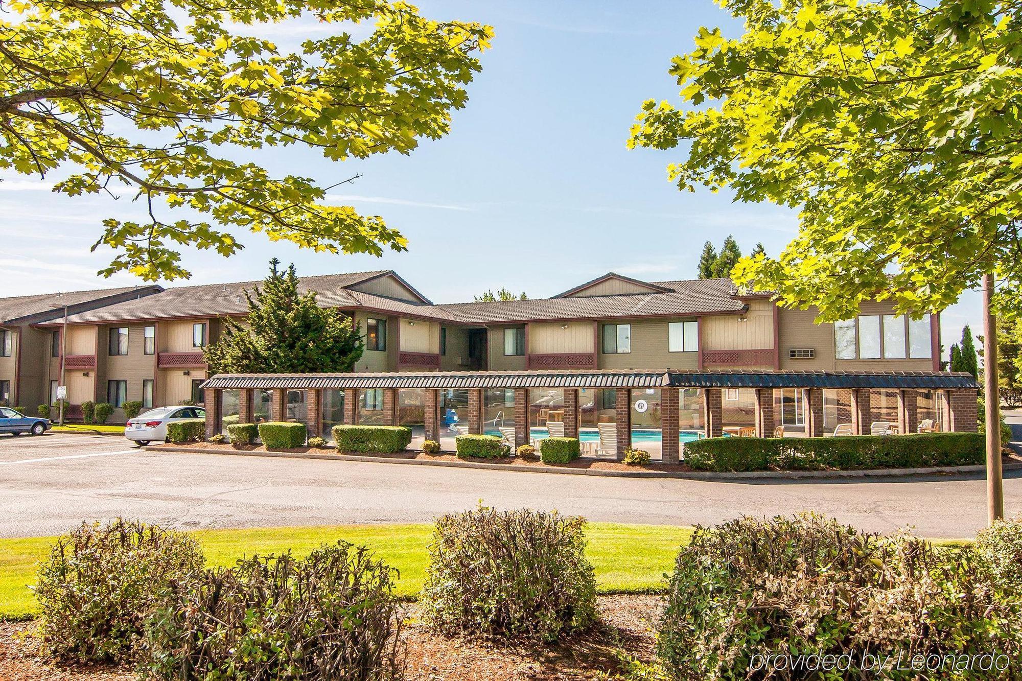 Comfort Inn Conference Center Hillsboro Exterior photo
