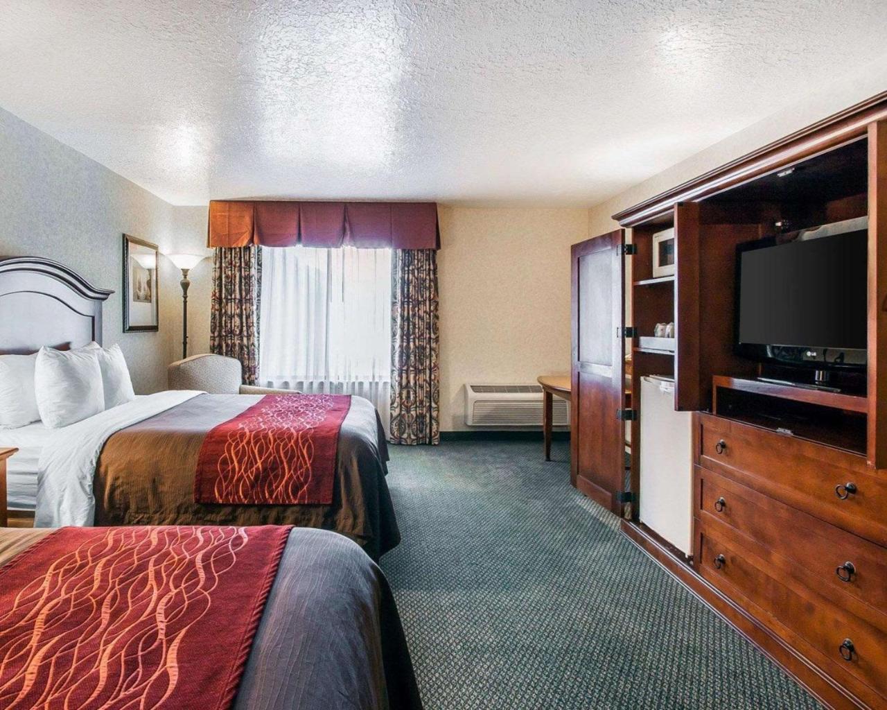 Comfort Inn Conference Center Hillsboro Exterior photo